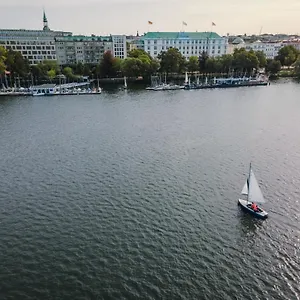 Atlantic Hamburg, Autograph Collection Otel