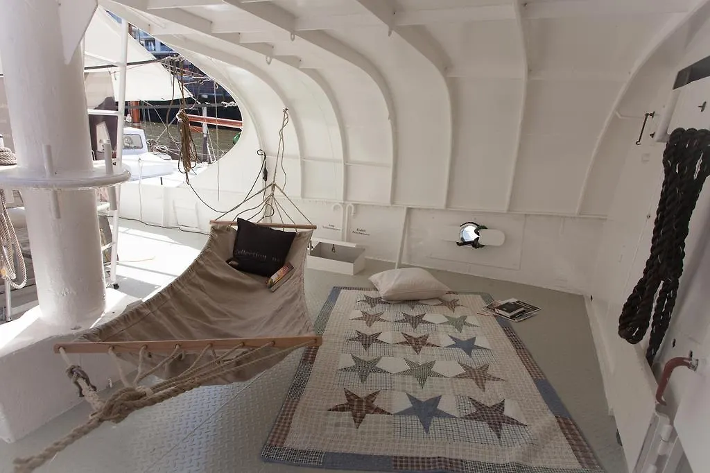 Horus Hausboot Apartment Hamburg