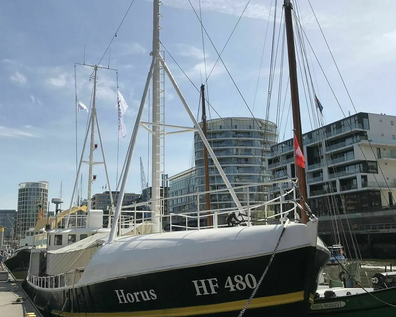 Apartment Ferienwohnung Horus Hausboot Hamburg